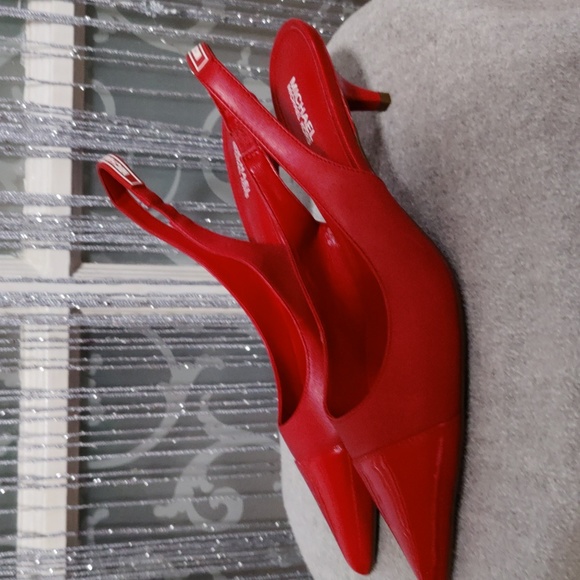 Michael Kors size 8 1inch heel red leather and red patten leather tip - Picture 2 of 6